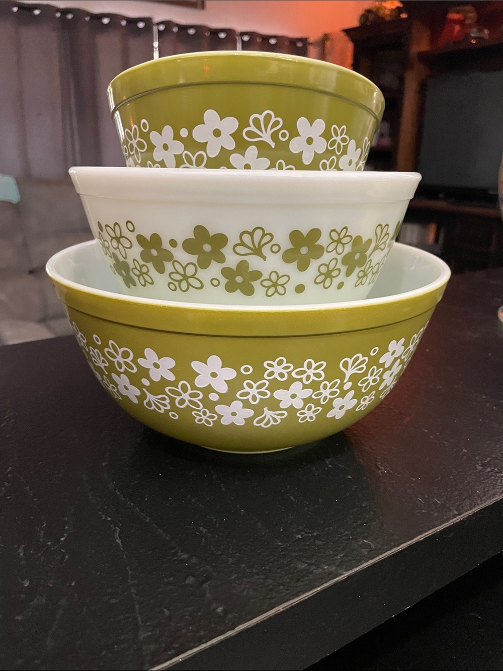 Pyrex Crazy Daisy Green Floral Mixing Bowl Set 3-Piece 1 1/2pt, 1 1/2 l & 2 1/2Q